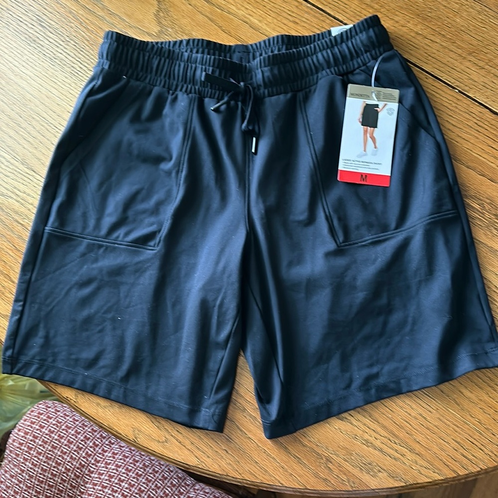 Nwt ladies Bermuda shorts black